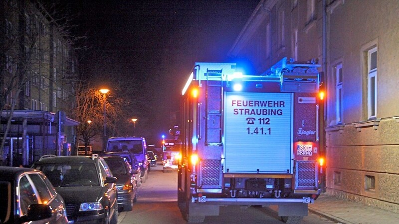 Freiwillige Feuerwehr, Sanitäter und Polizei sind am Freitag um kurz vor 20 Uhr zur Hans-Sachs-Straße ausgerückt.