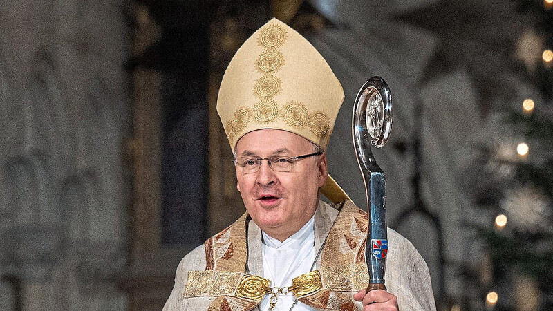 Firmspender in Mainburg: Bischof Rudolf Voderholzer.