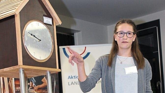 Ein Turm mit einer Uhr war das Werkstück von Verena Lex aus Wackerling. Sie gewann den Präsentationspreis.