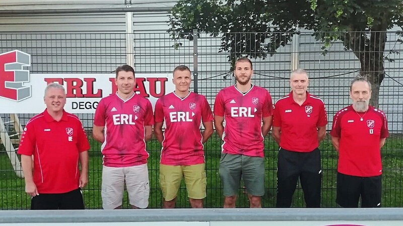 Der SV Deggenau sieht sich gut aufgestellt (v. l.): Vorstand Uwe Eisenhut, die Spielertrainer Philip Zacher, Johannes Sammer und Benjamin Schiller sowie die Abteilungsleiter Thomas Wiedemann und Ludwig Thaler.
