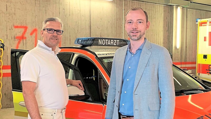 Ilmtalklinik-Geschäftsführer Ingo Goldammer (rechts) und Ärztlicher Direktor Dr. Hansjörg Aust beleuchten die aktuelle Situation der Notfallversorgung im Raum Mainburg.