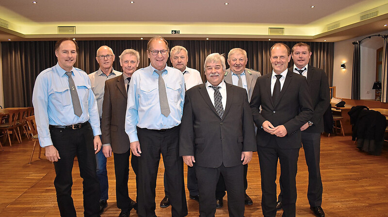 Der Vorstand des Kriegervereins mit dem neuen Vorsitzenden Josef Hillerbrand (vorne, Mitte).