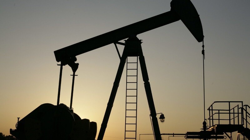 Öl bleibt derzeit enorm billig. Die Preise für ein Barrel (je 159 Liter) nähern sich den Tiefständen der Wirtschaftskrise 2008/2009.