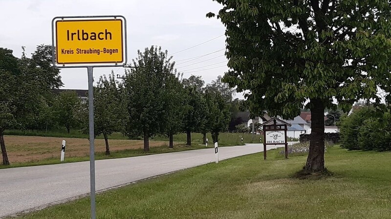 Bei der Gemeinderatssitzung wurde noch einmal über die Verleihung "Gütesiegel Heimatdorf 2021" an die Gemeinde Irlbach berichtet.