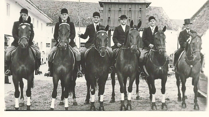 Die Reiter-Equipe 1958: Leo Welter, Rupert Moll, Alfons Schöfer, Alois Gierl, Robert Englberger und Führer Johann Englbrecht (von links).