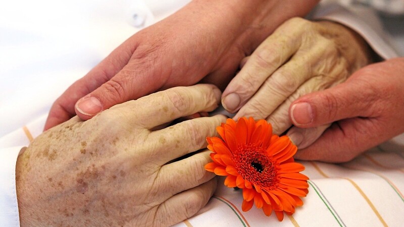 Die allesamt ehrenamtlichen Hospizbegleiter bereiten Menschen einen würdigen Abschied aus dem Leben.