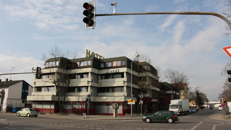 Ende 2016 ist die staatliche Gemeinschaftsunterkunft Straubing-Ost, das ehemalige Hotel Heimer, bezogen worden. Heute wohnen dort 103 Flüchtlinge.