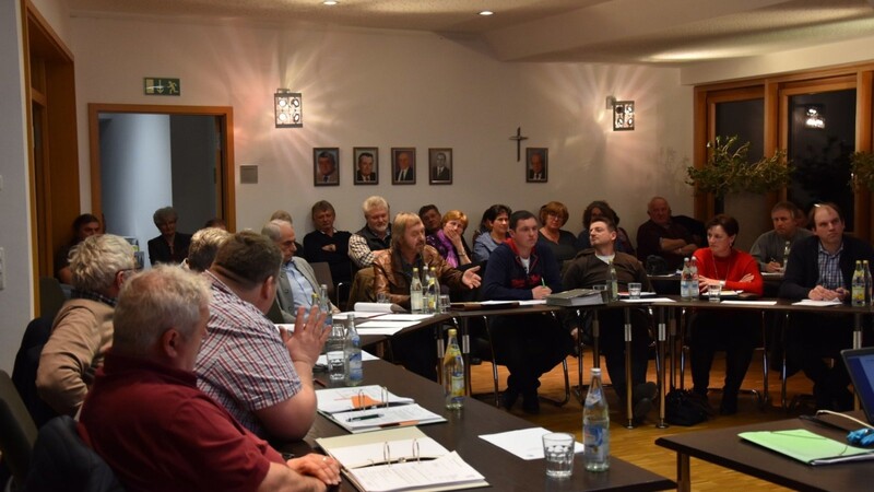 Intensiv diskutiert hat der Rudelzhausener Gemeinderat über die Einstellung einer Vollzeitkraft für die Gemeindeverwaltung.