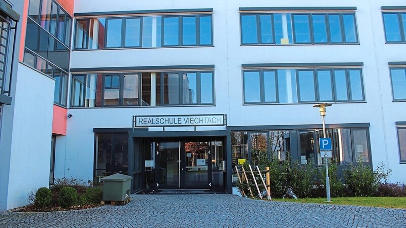 Die Realschule Viechtach wird ab sofort für eine Woche geschlossen, der Unterricht läuft wieder über Homeschooling.