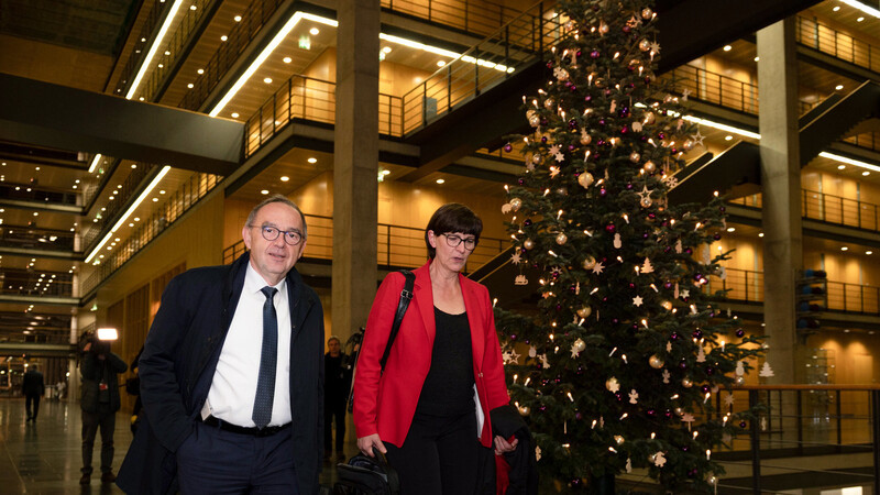 Die neuen SPD-Chefs Norbert Walter-Borjans und Saskia Esken kommen zum Kennenlernen mit den Koalitionspartnern.