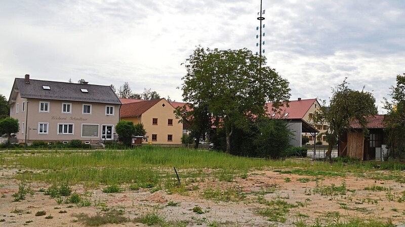 Das Spenger-Grundstück mitten im Ort am Marienplatz hat sich die Gemeinde gesichert. Auch hier könnte man im Rahmen der einfachen Dorferneuerung tätig werden.