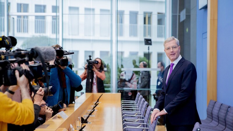Paukenschlag: Norbert Röttgen ist der Erste, der sich offiziell um den CDU-Vorsitz bewirbt.