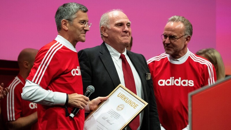 von links nach rechts: Herbert Hainer, Uli Hoeneß und Karl-Heinz Rummenigge