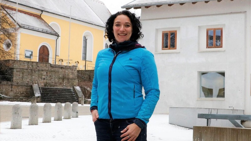 Strahlende Siegerin: Monika Bergmann (43) ist die neue Bürgermeisterin in Blaibach. Sie holte 53,5 Prozent der Stimmen.