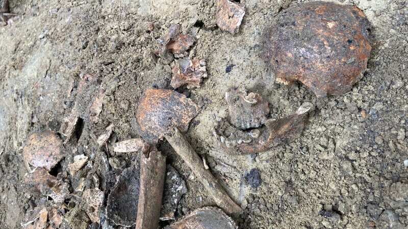 Die Knochen sind nach ersten Erkenntnissen mehrere hundert Jahre alt.