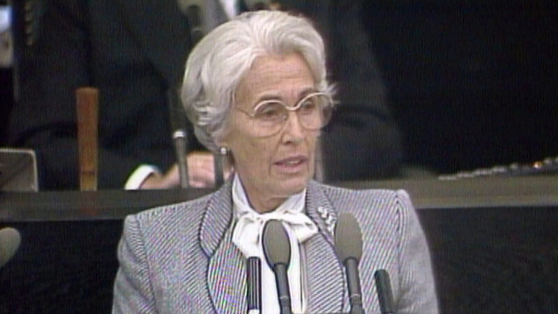 Hildegard Hamm-Brücher (damals noch FDP) 1982 bei ihrer Rede zum Misstrauensvotum gegen Helmut Schmidt