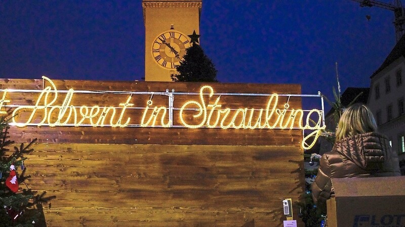 Advent in Straubing: mit Buden, aber ohne Christkindlmarkt. Dafür mit steigenden Coronazahlen.