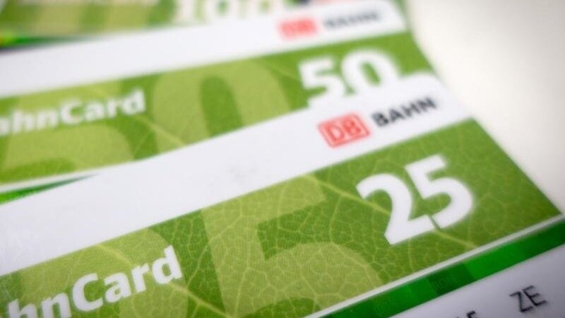 Da das Reisen derzeit eingeschränkt ist, bietet die Deutsche Bahn als Ausgleich Bahncard-Kunden einen Reisegutschein an. Rund fünf Millionen Fahrgäste besitzen eine Bahncard 50 oder 25.(Symbolbild)