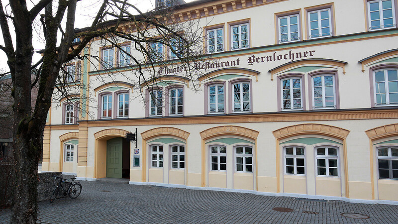 Das Restaurant im Bernlochnerkomplex wurde 1996 eröffnet. Es gilt als städtisches Prestige-Objekt.