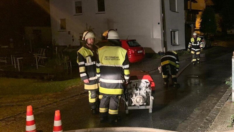 Die Feuerwehr Ruhmannsfelden: Eine der Wehren, die die ganze Nacht im Einsatz waren.