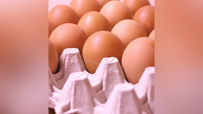 Fleischpflanzerl und Eier haben zwei Männer in einem Supermarkt gestohlen.