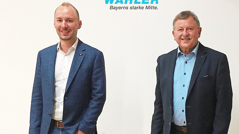 Der Kandidat der Freien Wähler für den Bundestag, elmut Muhr, (links) und der Niederbayerische Bezirksvorsitzende Heinrich Schmidt.