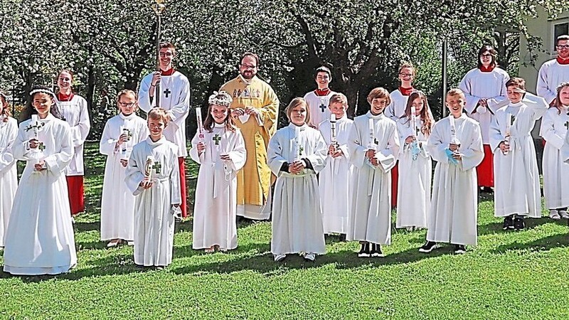 Diese 18 Kinder feierten unter Corona-Bedingungen eine etwas andere Erstkommunion.