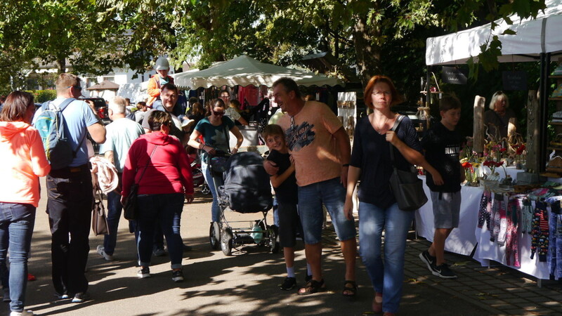 Ein "Sommertag" im Herbst - den nutzten viele Familien zum Rundgang durch die Unternehmen im Markt Ergolding aus.
