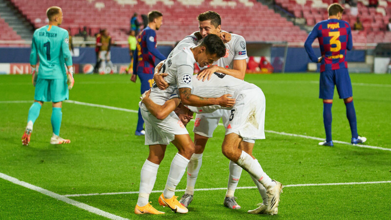 Drei Männer, fünf Tore: Coutinho, Lewandowski und Müller feiern den 8:2-Sieg über Barcelona.