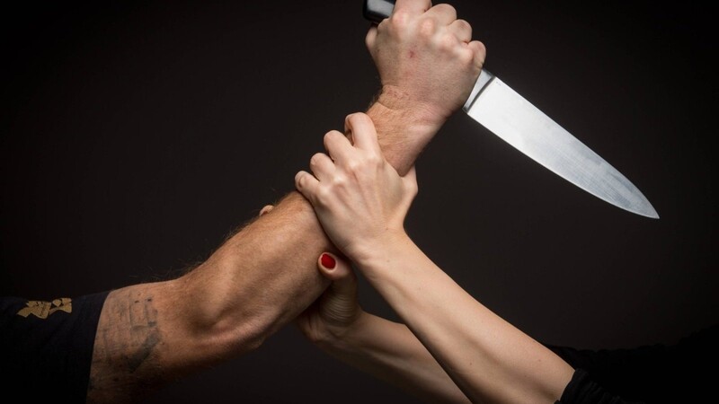 Im Streit attackierte ein 30-jähriger Mann aus Bad Gögging seinen Saufkumpanen mit einem Messer (Symbolbild).