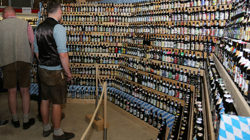 Längst können die Besucher beim "Fest der 100 Biere" in Wolkering mehr als 100 verschiedene Biere aus ganz Bayern probieren.