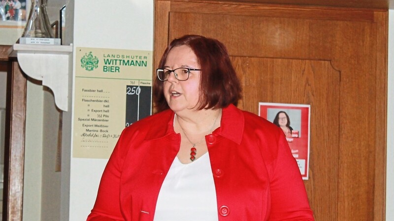 Bürgermeisterkandidatin Christine Erbinger stellte gemeinsam mit den Gemeinderatskandidaten das Wahlprogramm der SPD Hohenthann vor.