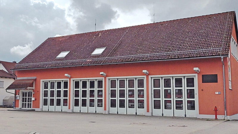 Das Siegenburger Feuerwehrhaus (unser Bild) und auch die Wehr in Niederumelsdorf bekommen Absauganlagen und Drucklufteinspeisungen.