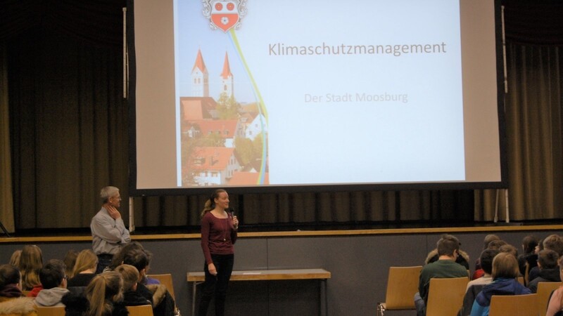 Melanie Falkenstein stellte im Rahmen der Veranstaltung ihre Arbeit als Klimaschutzmanagerin vor.