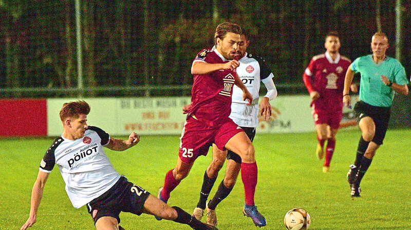 Steht angeblich bei mehreren anderen Klubs auf dem Zettel, soll aber beim SV Donaustauf bleiben: Paul Grauschopf (in Rot).