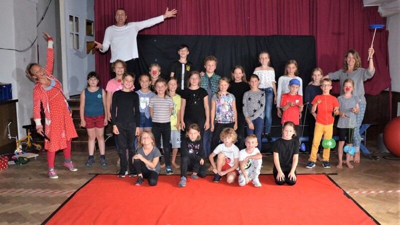 Insgesamt machten heuer 24 Kinder aus Sünching und der Umgebung beim Zirkusprojekt mit.
