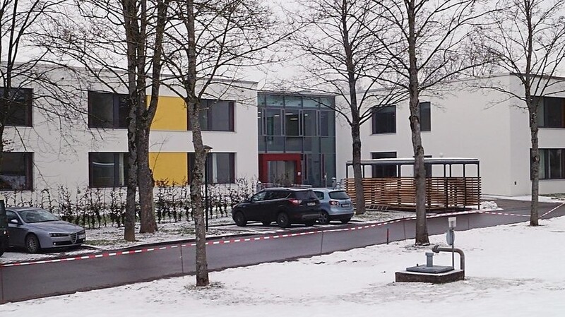 Das neue Sozialpsychiatrische Zentrum Mainkofen: Zwei gewaltige Baukörper bietet 90 Heimbewohnern Platz.
