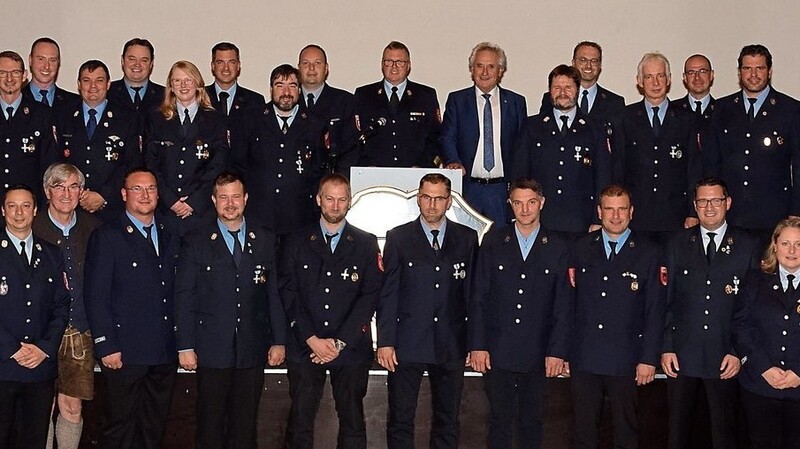 33 Feuerwehrleute aus dem Abschnitt Nord sind für 25 Jahre aktiven Dienst geehrt worden.