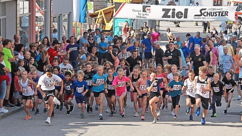 Am Brunnenfest-Sonntag, 14. Juli, werden bei drei Rennen (500 Meter, 1,5 Kilometer und 7,5 Kilometer) zum Jubiläums-Marktlauf über 200 Läufer erwartet.