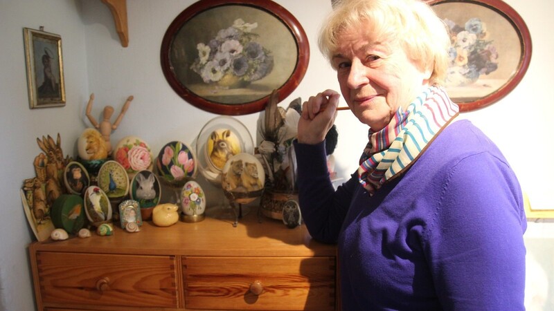 Meist wählt Ulrike Graf Tiere als Motiv für ihre Eier, aber vereinzelt finden sich auch Blumen.