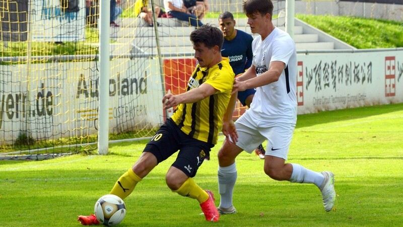 Jim-Patrick Müller (in gelb) und die DJK Vilzing konnten einen 5:1-Kantersieg gegen den TSV Karlburg einfahren.