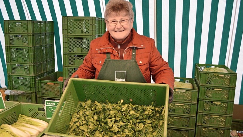 Der Feldsalat ist sehr begehrt im Winter. "Wir könnten ruhig viel mehr davon haben", sagt Gemüse-Bäuerin Agnes Simml.