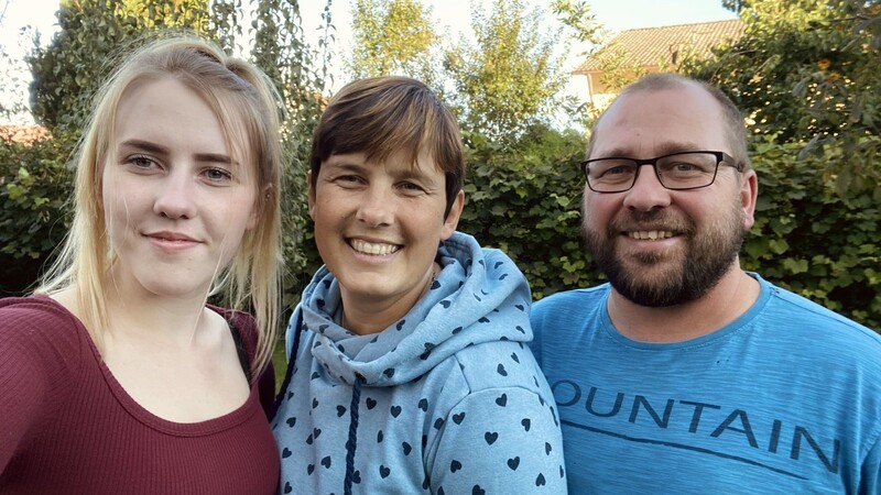 Anne mit Ehemann Jürgen und Tochter Lara. Die ganze Familie hofft auf einen Lebensretter.