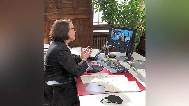 Regensburgs Oberbürgermeisterin Gertrud Maltz-Schwarzfischer sprach mit ihrem Amtskollegen in Odessa.