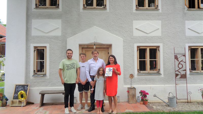 Familie Houwers freut sich über den Preis für Restaurierung und Umnutzung des ehemaligen Wirtshauses in Heiligenberg.