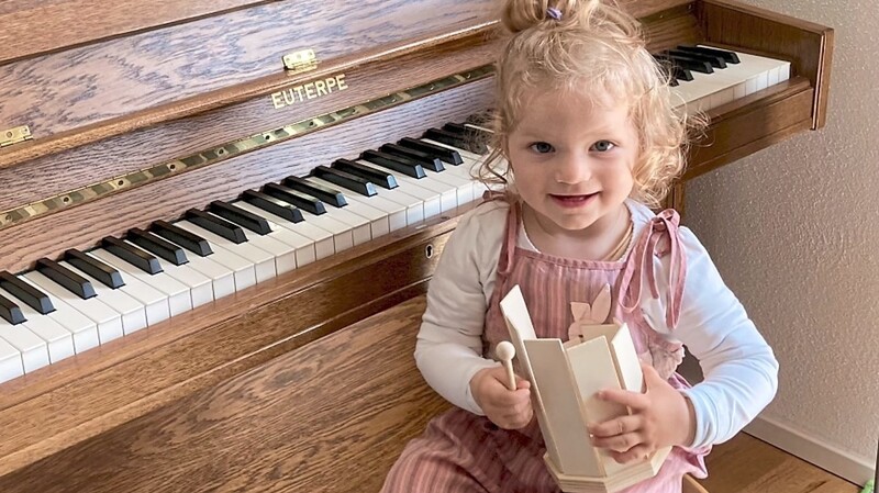 Die meisten Kinder sind neugierig auf Musik.