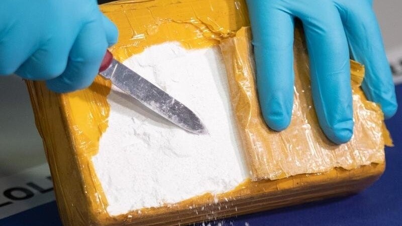 Gut ein Kilogramm Kokain stellten die Ermittler bei dem 45-Jährigen sicher. (Symbolbild)