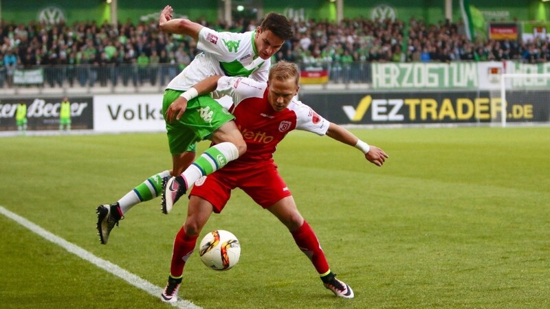 In der Relegation zur 3. Liga 2016 noch Gegenspieler, kommende Saison in einem Team: Sebastian Stolze (links) und Alexander Nandzik.