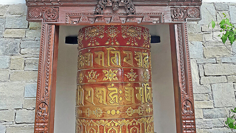 Im Bhutan-Bereich wurde eine mannshohe Gebetsmühle errichtet.