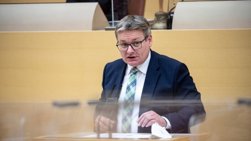 Der Vorsitzende des Haushaltsausschusses Josef Zellmeier, will vor allem regionale Projekte unterstützen.
